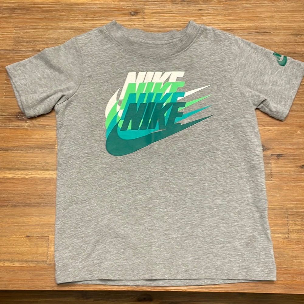 4 (XS)- Nike t-shirt, gray